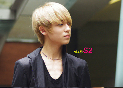 K-POP Idols with Blonde Hair | Angie's Diary